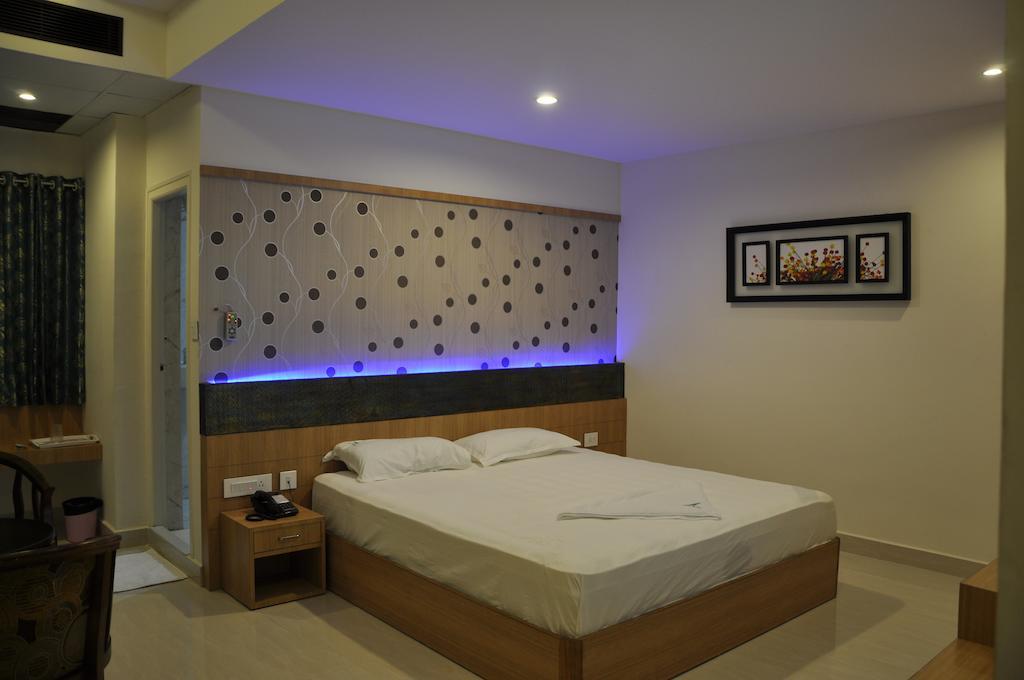 Athidi Grand Hotel Visakhapatnam Room photo